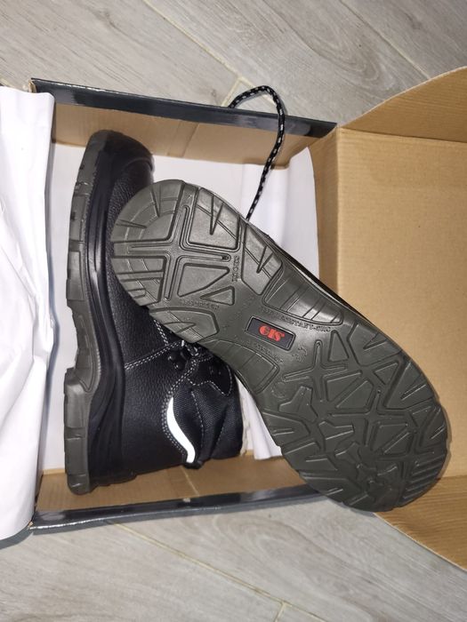 Продаётся спец обувь зимняя