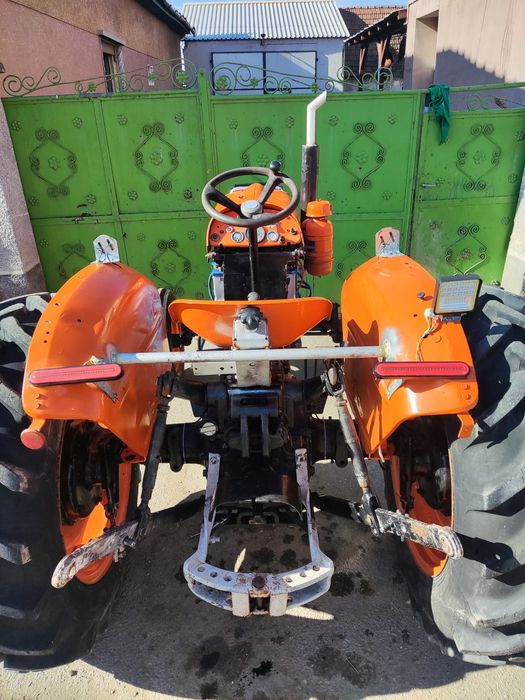 vând tractor fiat 411 în perfectă stare de functionare