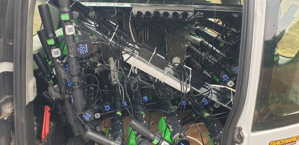 Vand incarcator sau incarcatoare pt trotinete lime xiaomi etc