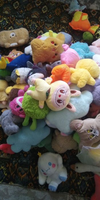 Юмшок уйинчоклар сотилади .