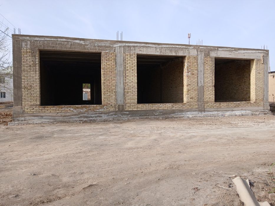 Шовот шахрида курилиши тугалланмаган нотурар жой сотилади