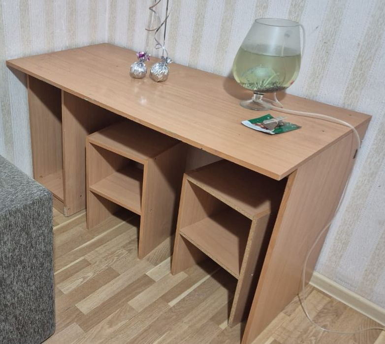 Продам компьютерный стол б.у срочно