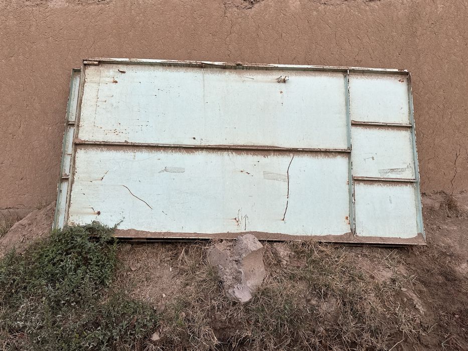 Darvoza bez ramka sotiladi ikkita birinchisi 280*275 ikkinchis 245*320