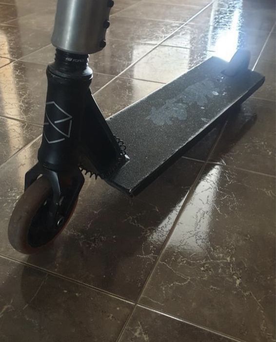 Vând trotinetă custom