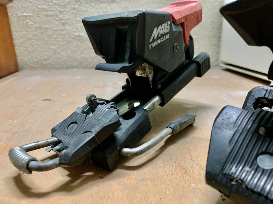 Стари ретро винтидж луксозни ски автомати Marker M46 TC