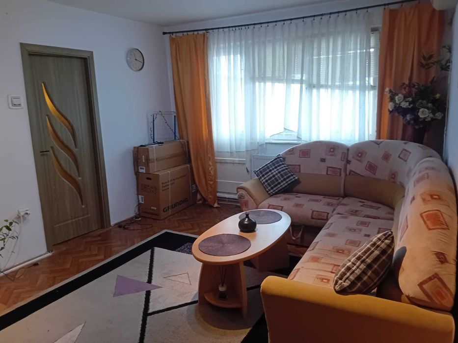 Proprietar vand apartament 3 camere la 1 minut de Spitalul Județean