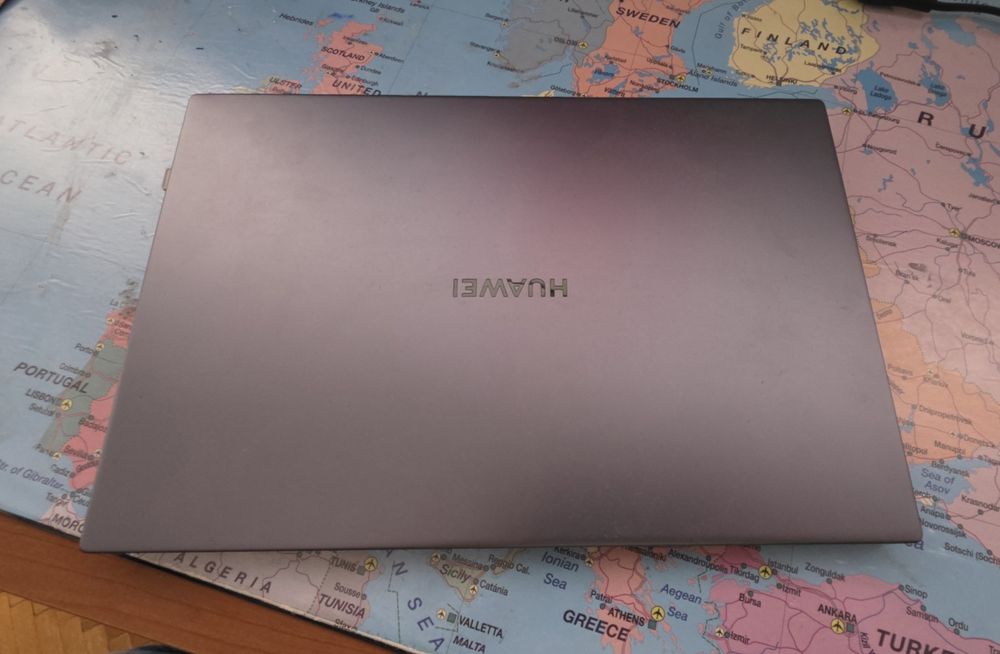 Vand laptop ultraportabil Huawei Matebook  D14 - impecabil