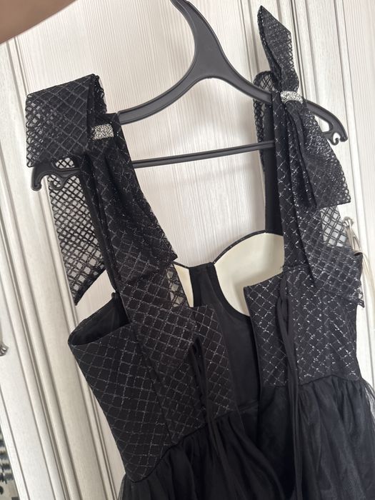 Черное праздничное платье