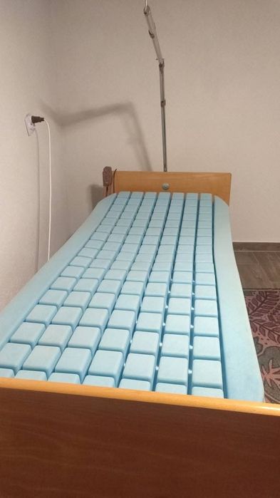 Електрическо болнично легло,надуваем декубитален дюшек с помпа .