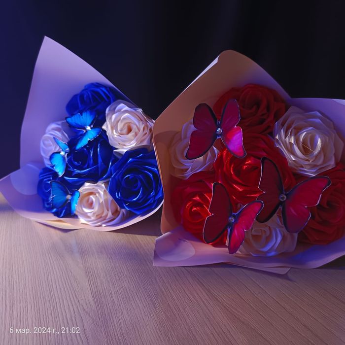 Букет из атласных роз