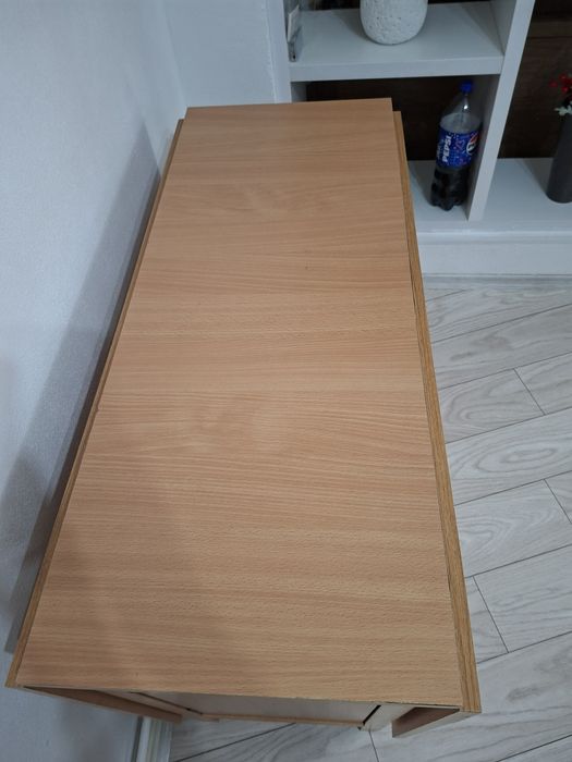 Vand masa extensibila cu 4 scaune