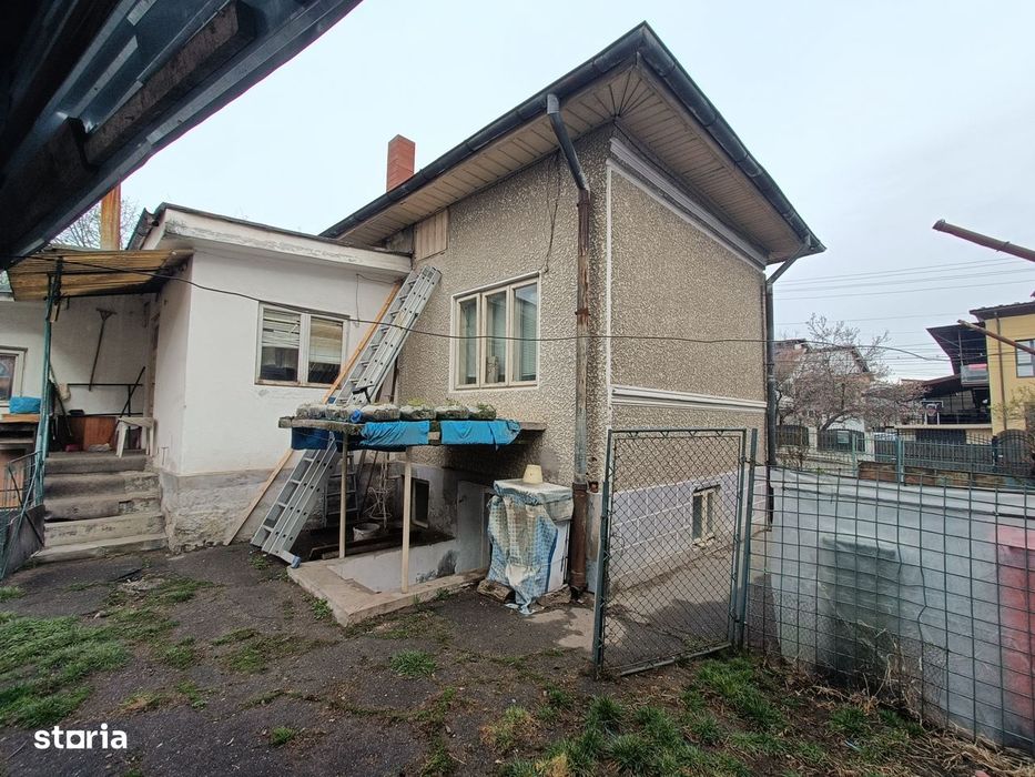 Proprietar vând teren 532 mp cu casă zonă centrală Rm. Vâlcea (zona A)