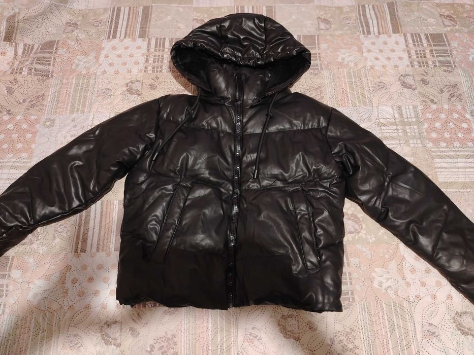 Дамско кожено яке М размер