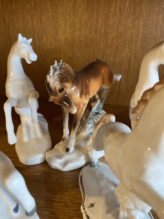 Statuiete bibelouri