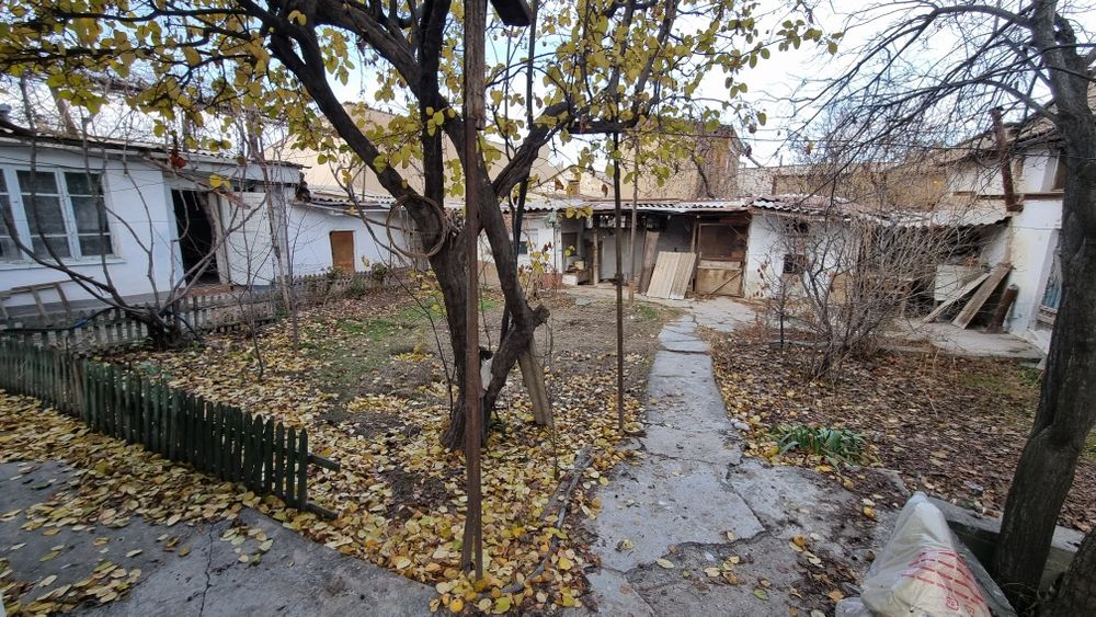 Продается дом 4 соток 6 комнат фасад дома 20 метров. Ориентир Гелён.