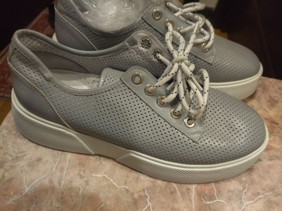 Обувь женская кроссовки