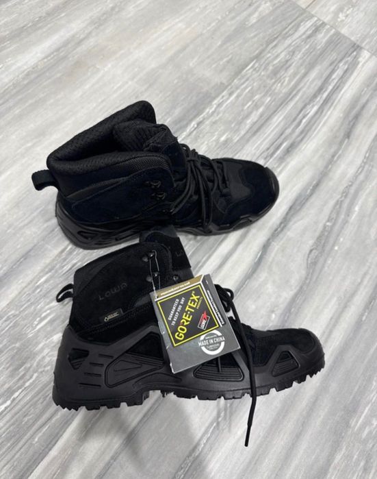 Bocanci tactici Lowa