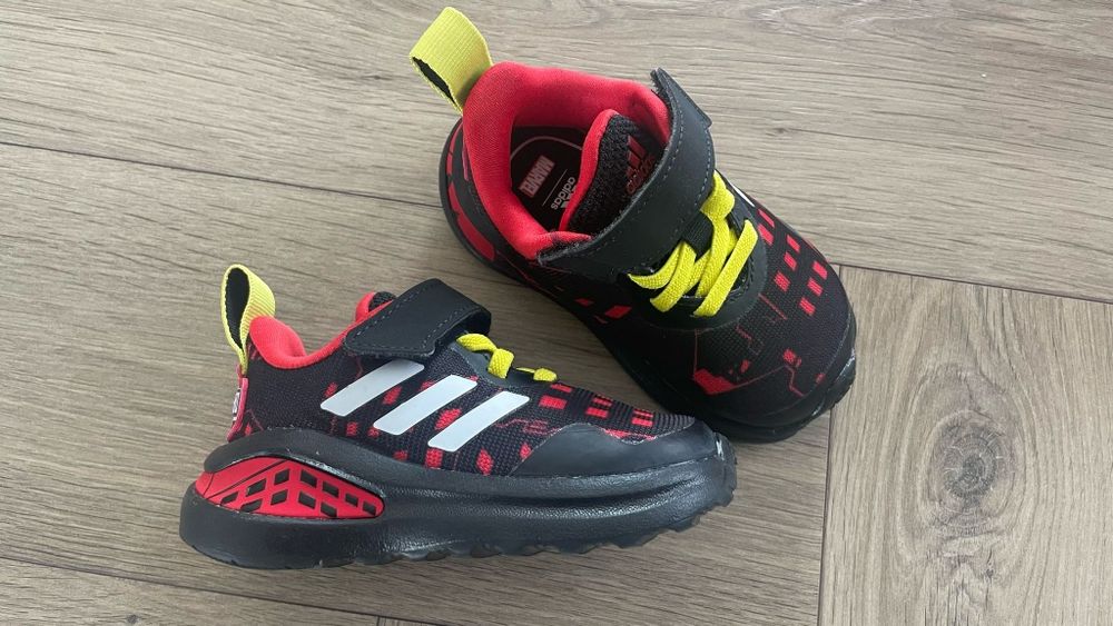 Incaltaminte copii Adidas Marvel