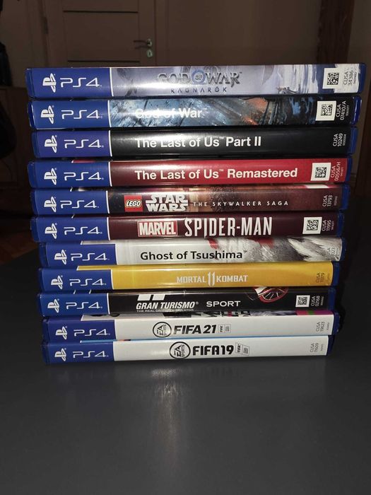 Consola PS4 Slim 1TB + 2 Manete Originale + 11 Jocuri