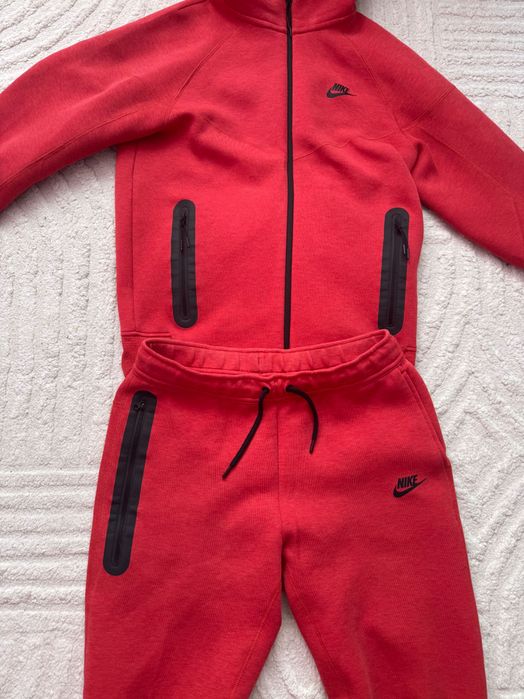 Nike tech fleece червен комплект(чисто нов)