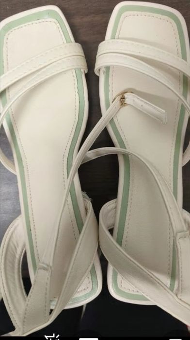 Продам босоножки