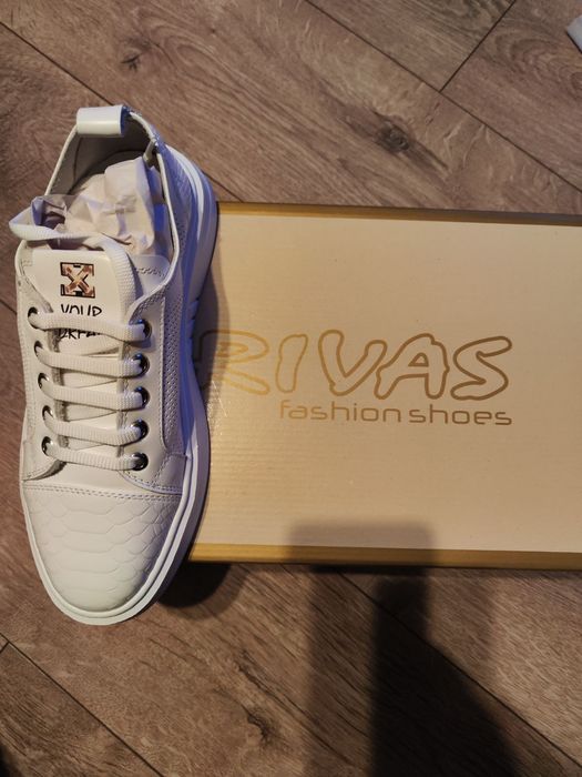 Дамски спортни обувки