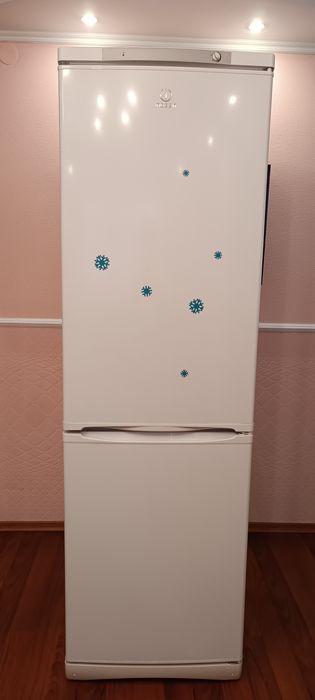 Продаю холодильник Indesit