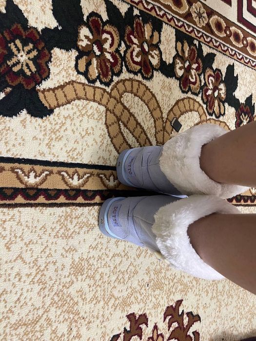 Продаётся новый сапоги уги