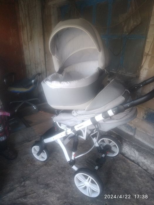 Срочна продам коляску детски