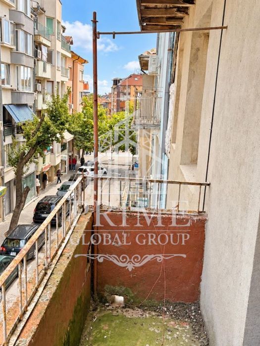 Продава се Четиристаен апартамент в Варна, Център - 110 кв.м за 3363 €/кв.м - Снимка #2