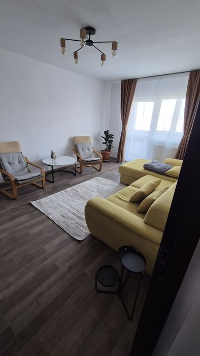 Apartament 4 camere de închiriat