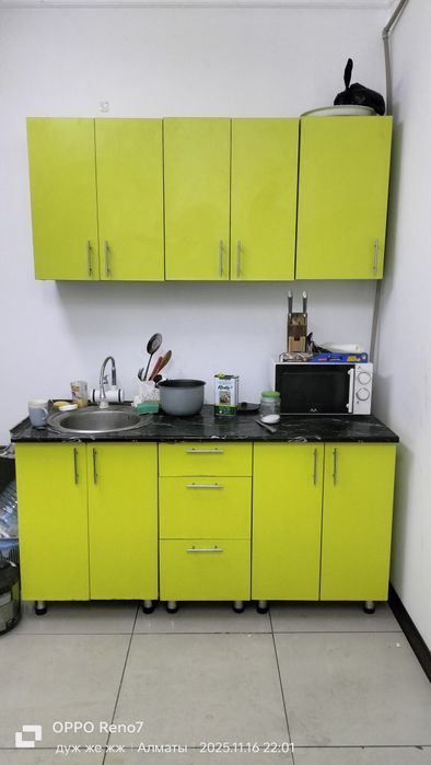 Много разной мебели