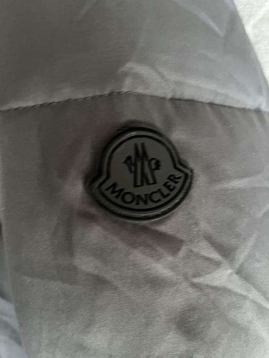 Moncler яке.