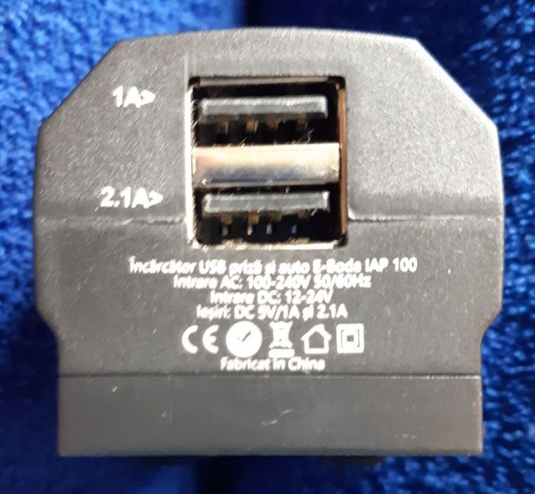 Vând încărcător telefon priză și auto