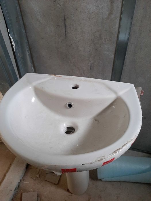 Керамична мивка за баня