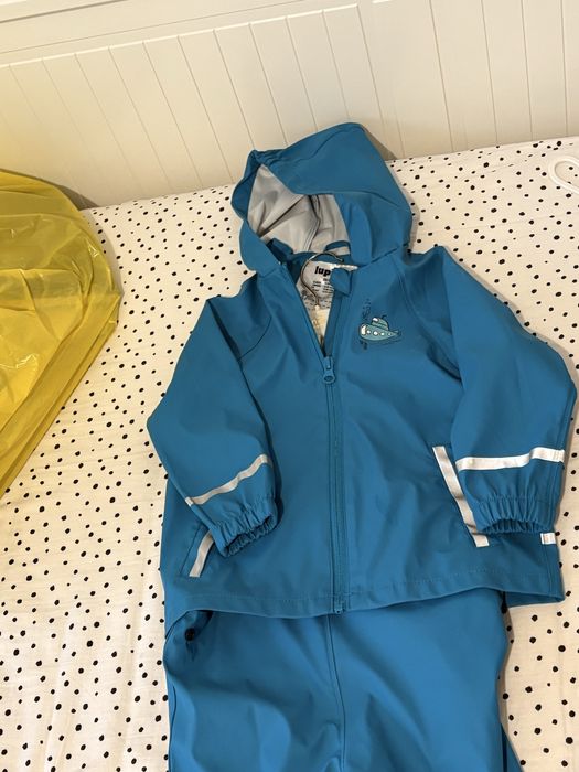 Geaca si pantaloni impermeabili marimea 86/92