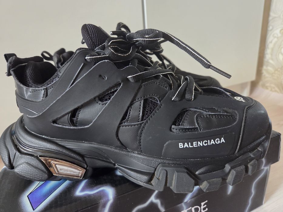 Продам кроссовки Balenciaga track 39 размер