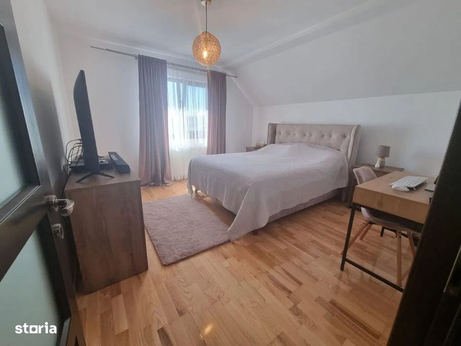 Casă P+E+M zona Moara de vânzare