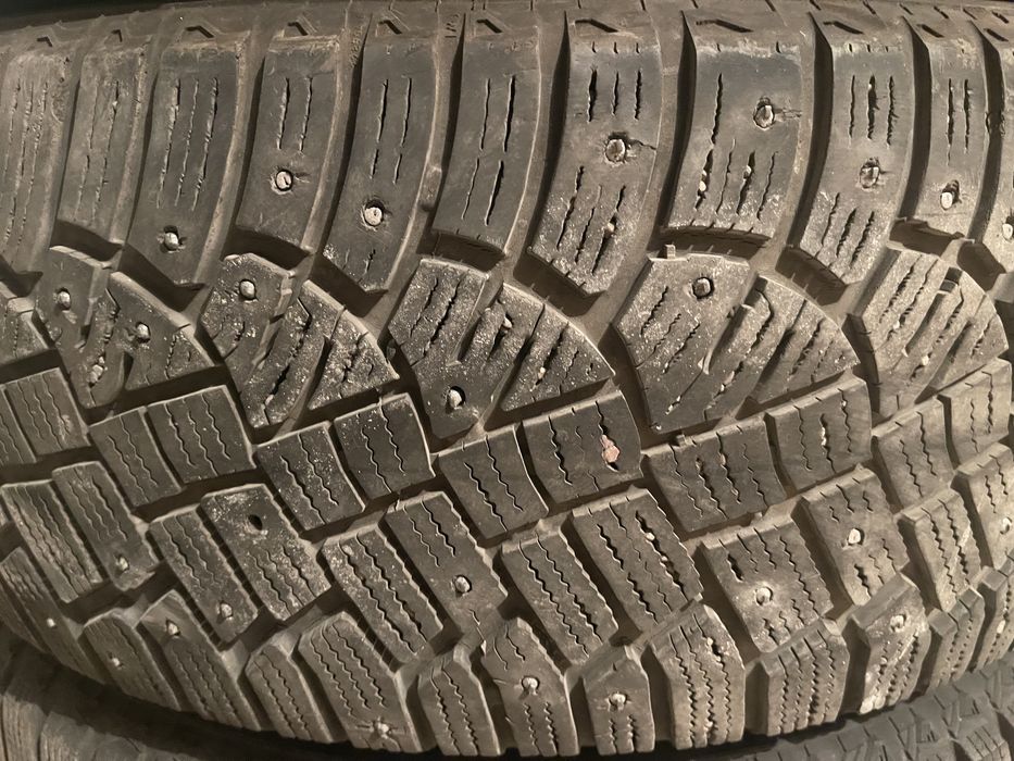 Продам зимняю резину 235/55/R18 Continental