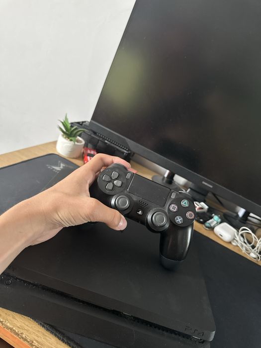 Vand ps4 slim urgent !!