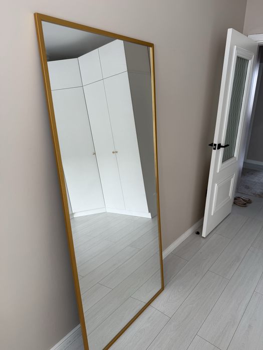 Зеркало настенное новое в рамке