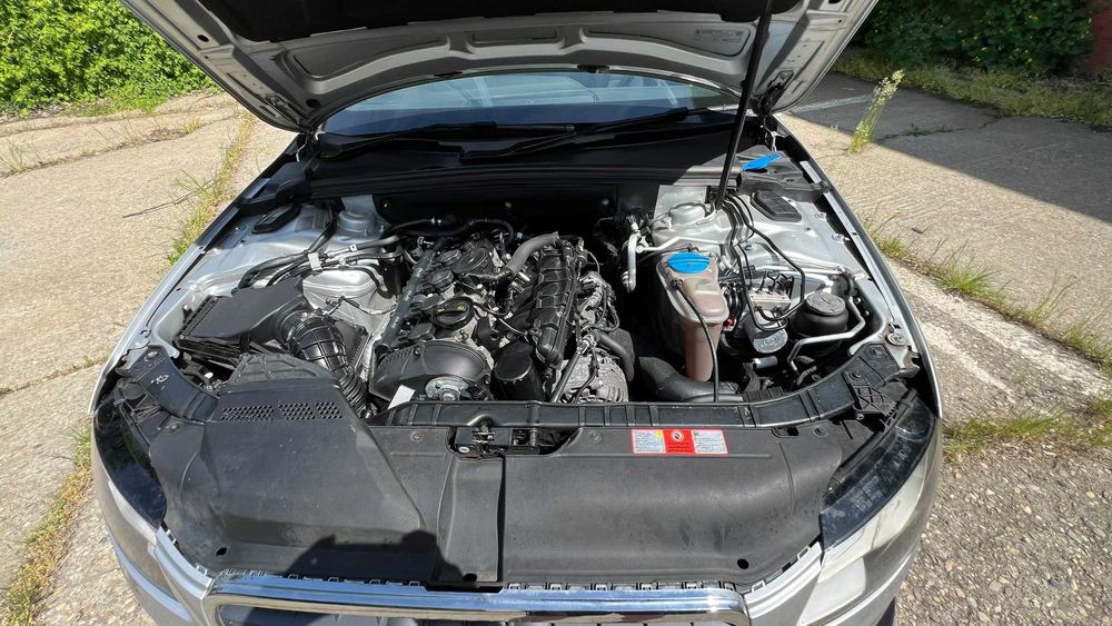 Dezmembrez/Dezmembrari AUDI A4 B8 S-line 1.8 TFSi CDHB EURO 5 (2010)