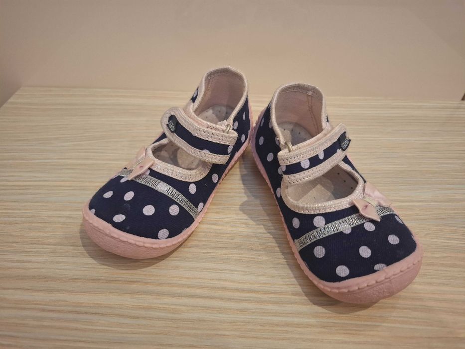 Обувки за момиченце.