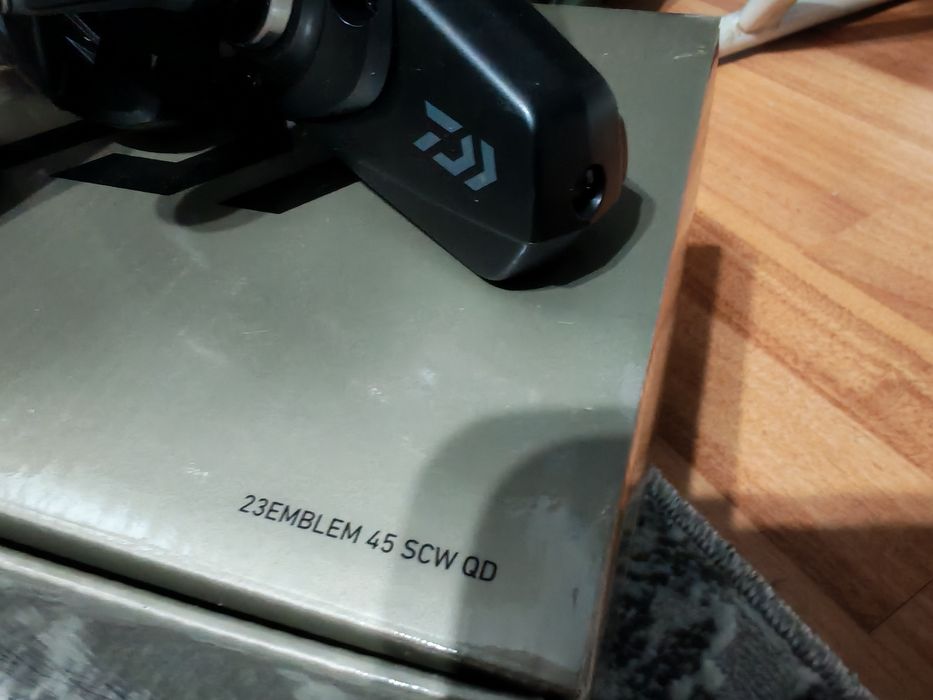 Mulinete Daiwa 23 Emblem 45 sqw