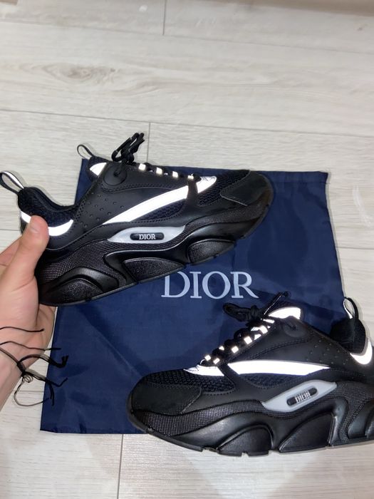 Dior b22 sunt ca noi