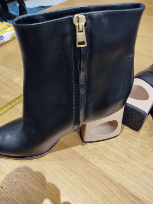 Botine Marni cu toc arhitectural noi