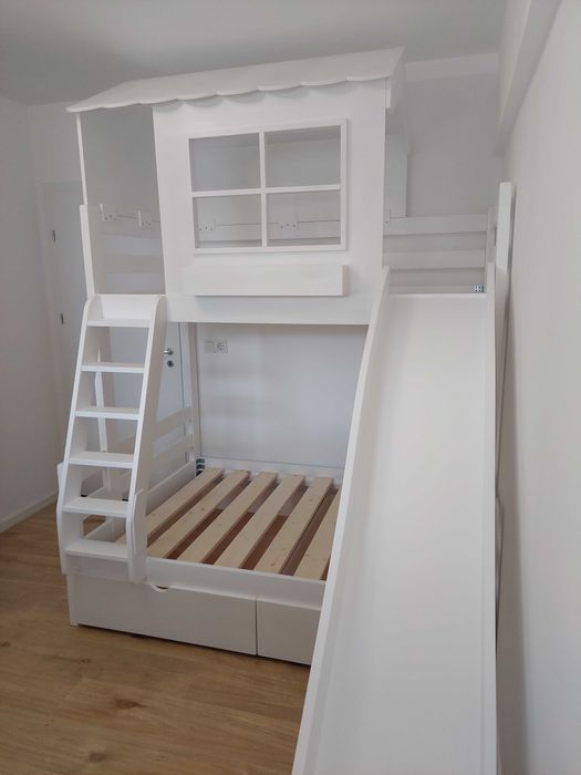 TRANSPORT GRATUIT.Pat etajat cu spatiu pt joaca sau saltea.Cod 2805