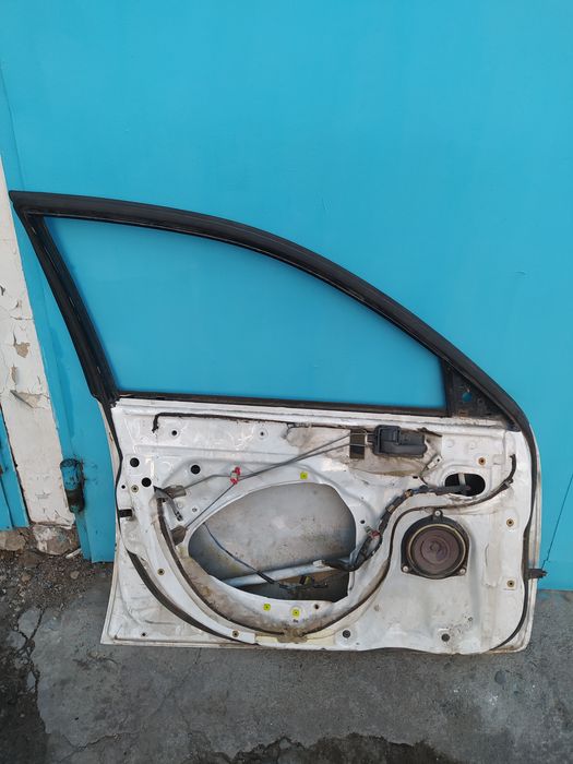 Дверь Тойота Авенсис