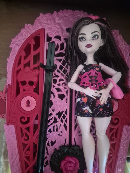 Кукла Monster High - Дракулаура Skulltimate Secrets (с шкафче)