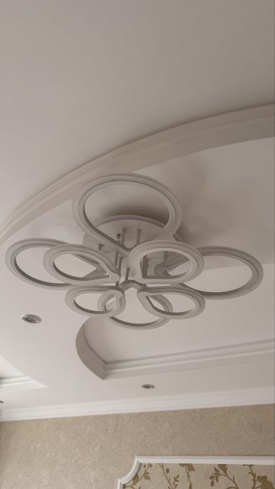 Унитаз, люстры потолочные